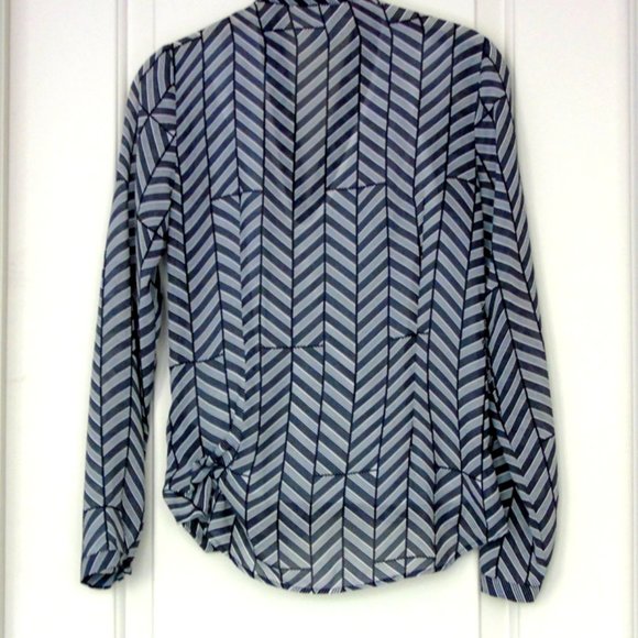 H&M Grey and Black Long Sleeve Patterned Blouse US size 6 - Picture 2 of 10